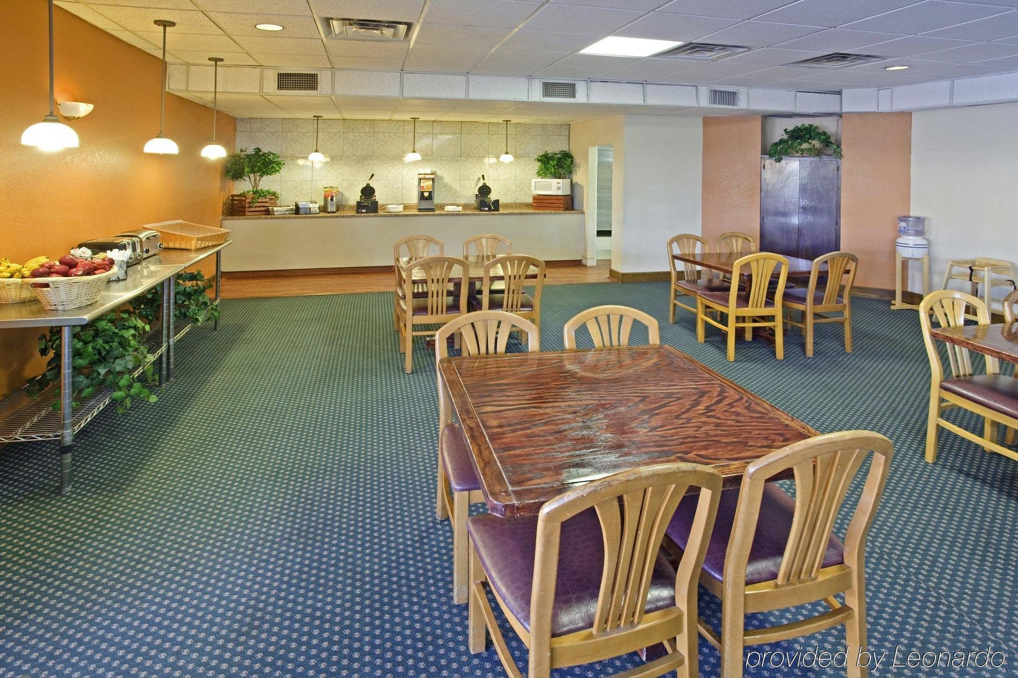 Americas Best Value Inn Laredo Restaurant foto
