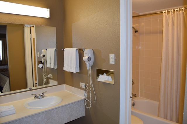 Americas Best Value Inn Laredo Exterior foto