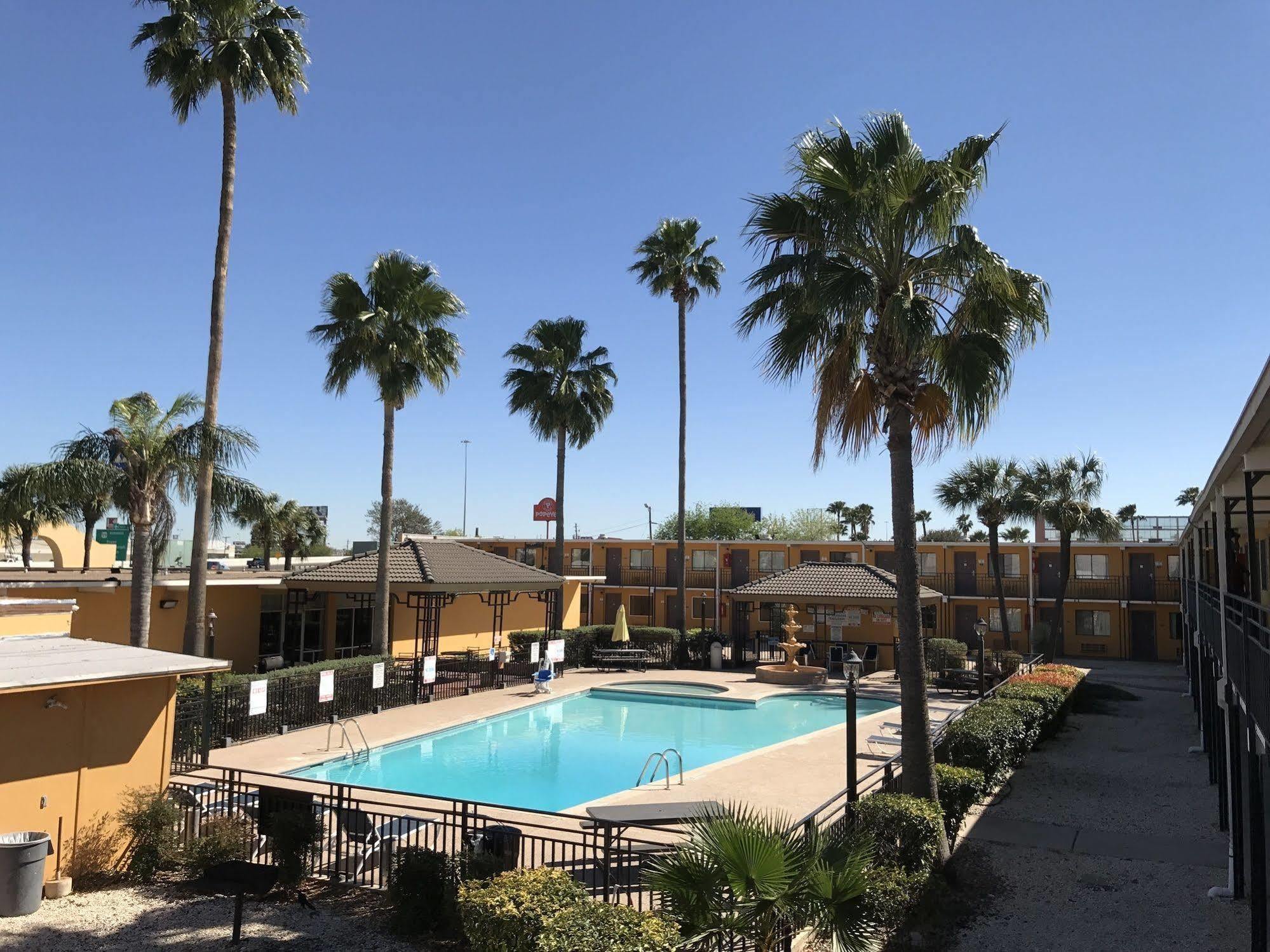 Americas Best Value Inn Laredo Exterior foto